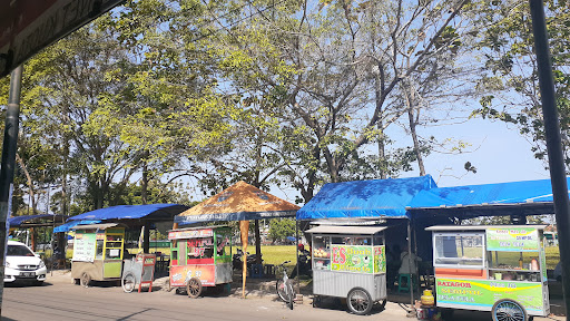 Lapangan Krida Nusantara: Jembatan Wisata dan Hiburan Lokal di Cilacap